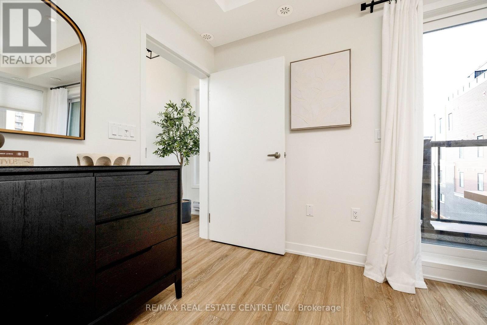 Row / Townhouse for Sale in 18 - 3409 RIDGEWAY DRIVE|Mississauga (Erin Mills), Ontario L5L0B9 5