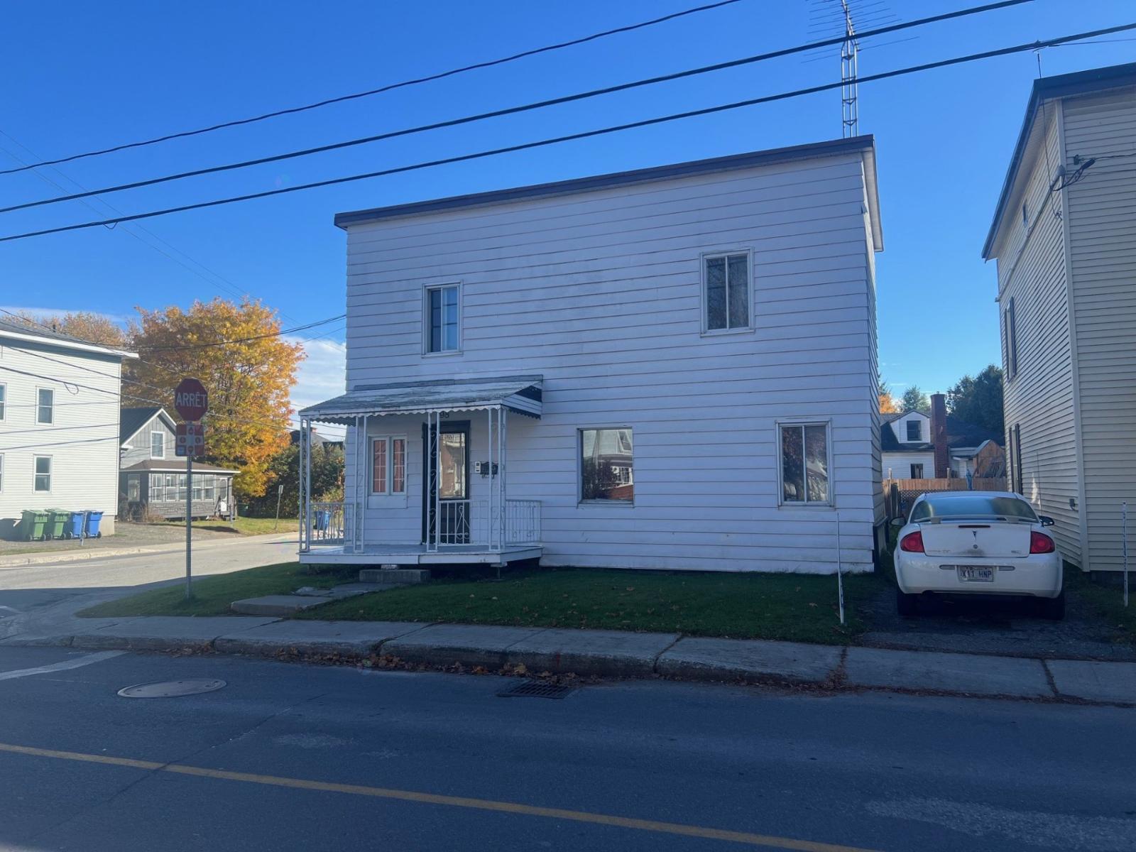 98 Rue St-Pierre, Magog, Quebec J1X3A2