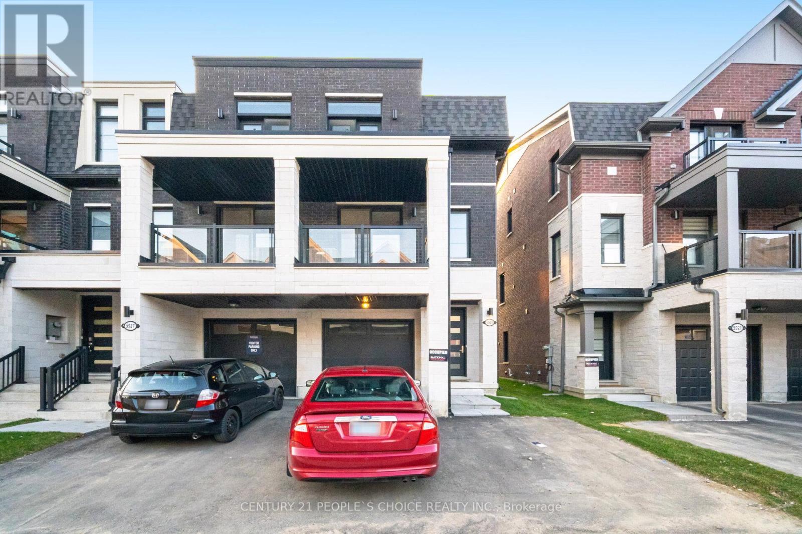 Row / Townhouse for Sale in 5925 SAIGON STREET|Mississauga (East Credit), Ontario L5V2V9