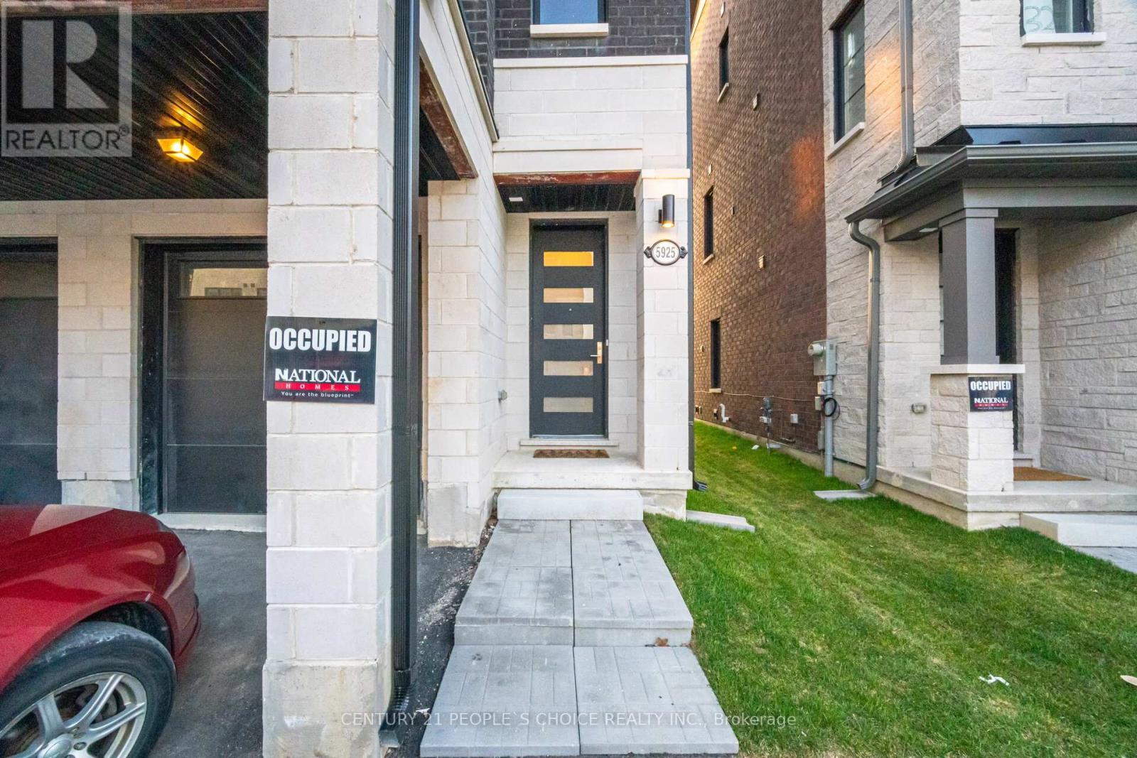 Row / Townhouse for Sale in 5925 SAIGON STREET|Mississauga (East Credit), Ontario L5V2V9 2
