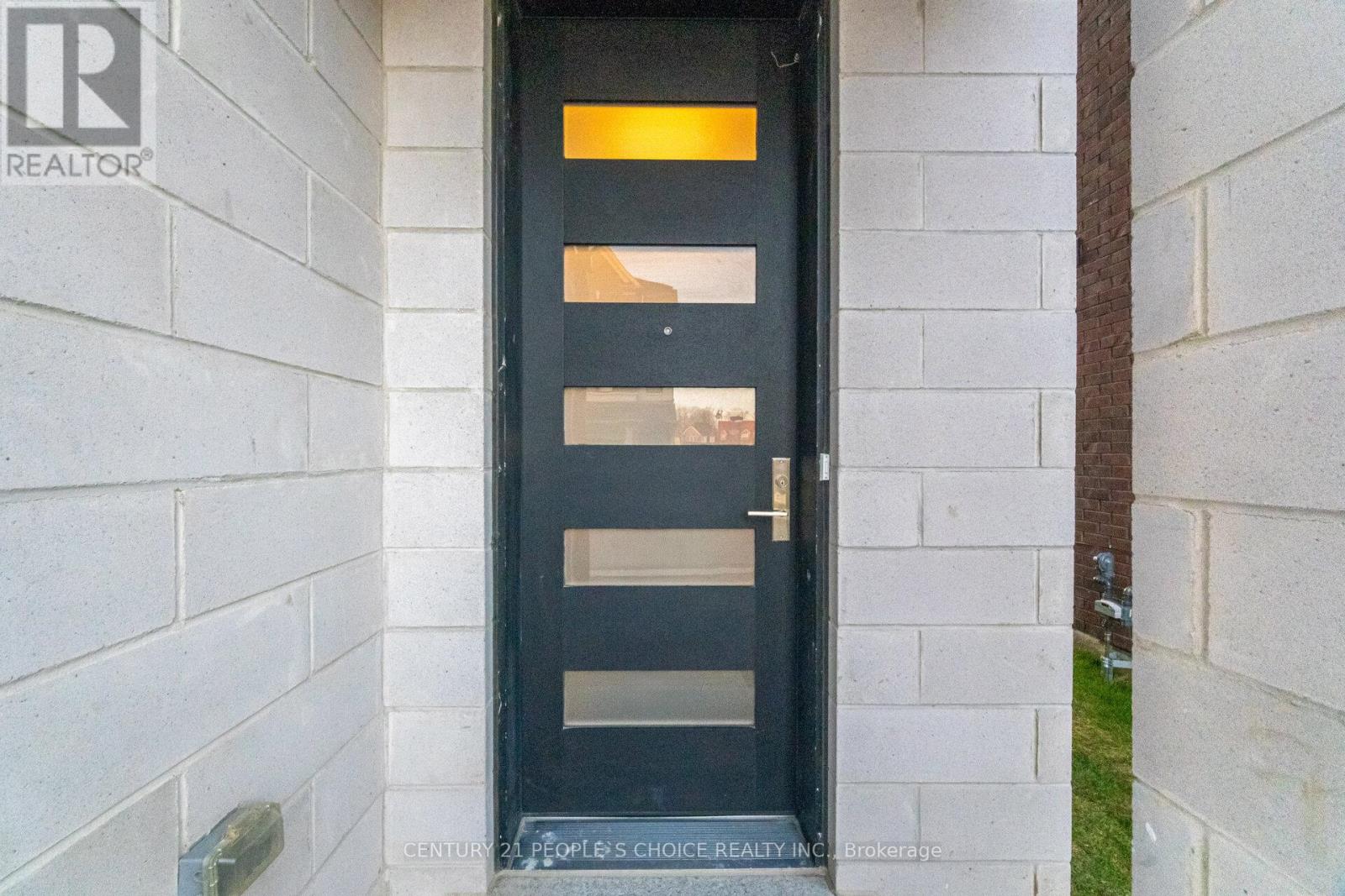 Row / Townhouse for Sale in 5925 SAIGON STREET|Mississauga (East Credit), Ontario L5V2V9 3