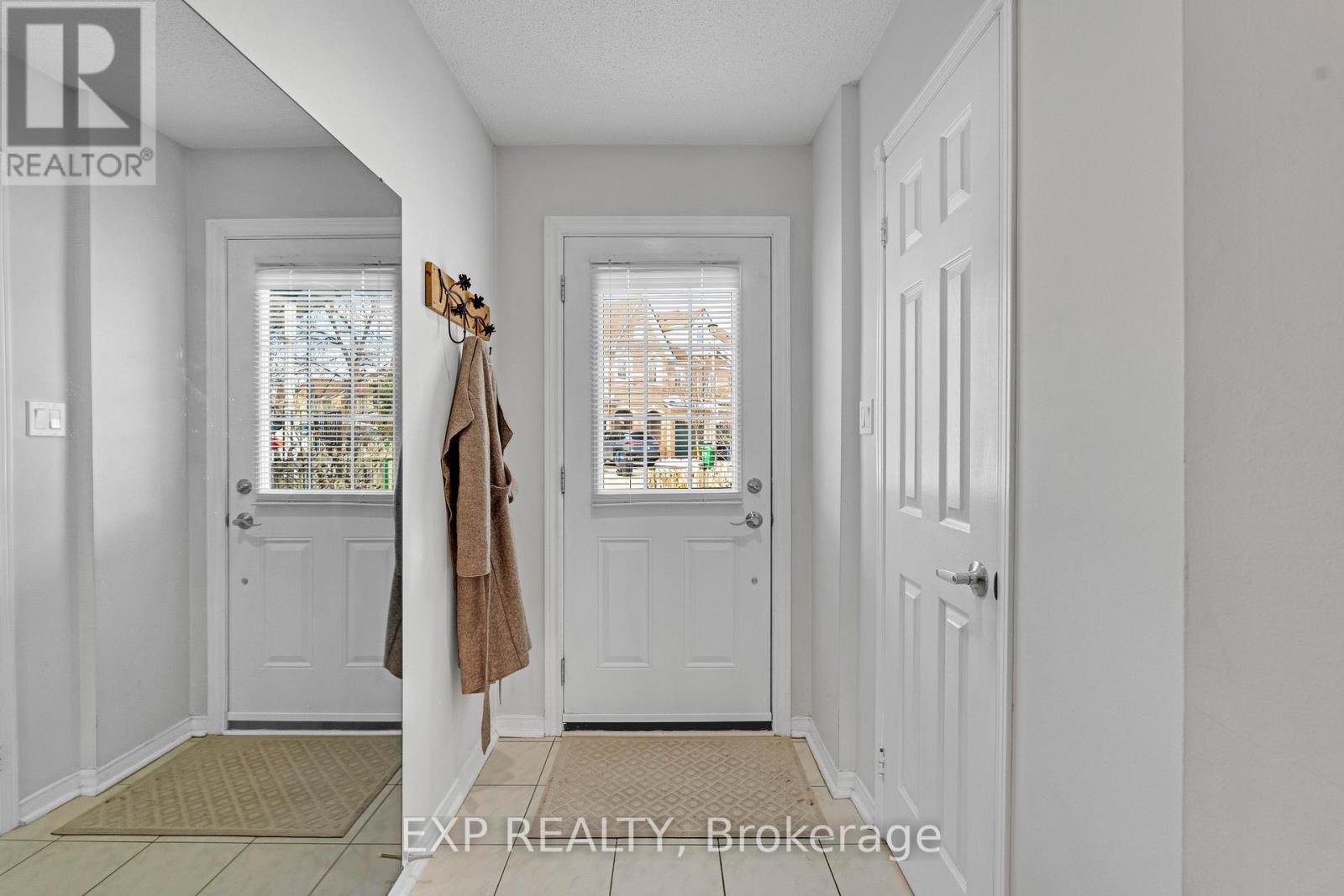 Row / Townhouse for Sale in 53 - 455 APACHE COURT|Mississauga (Hurontario), Ontario L4Z3W8 4