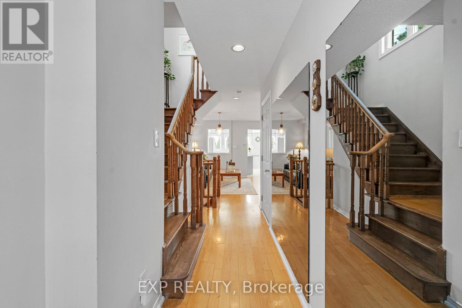 Row / Townhouse for Sale in 53 - 455 APACHE COURT|Mississauga (Hurontario), Ontario L4Z3W8 5