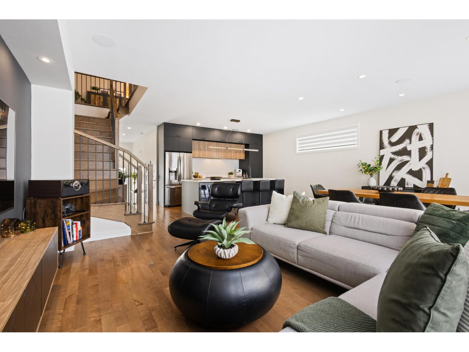 429 Rue Pinet For sale: 429 Rue Geoffrion, Sainte-Julie, Quebec J3E0J2 - 19846798 ...