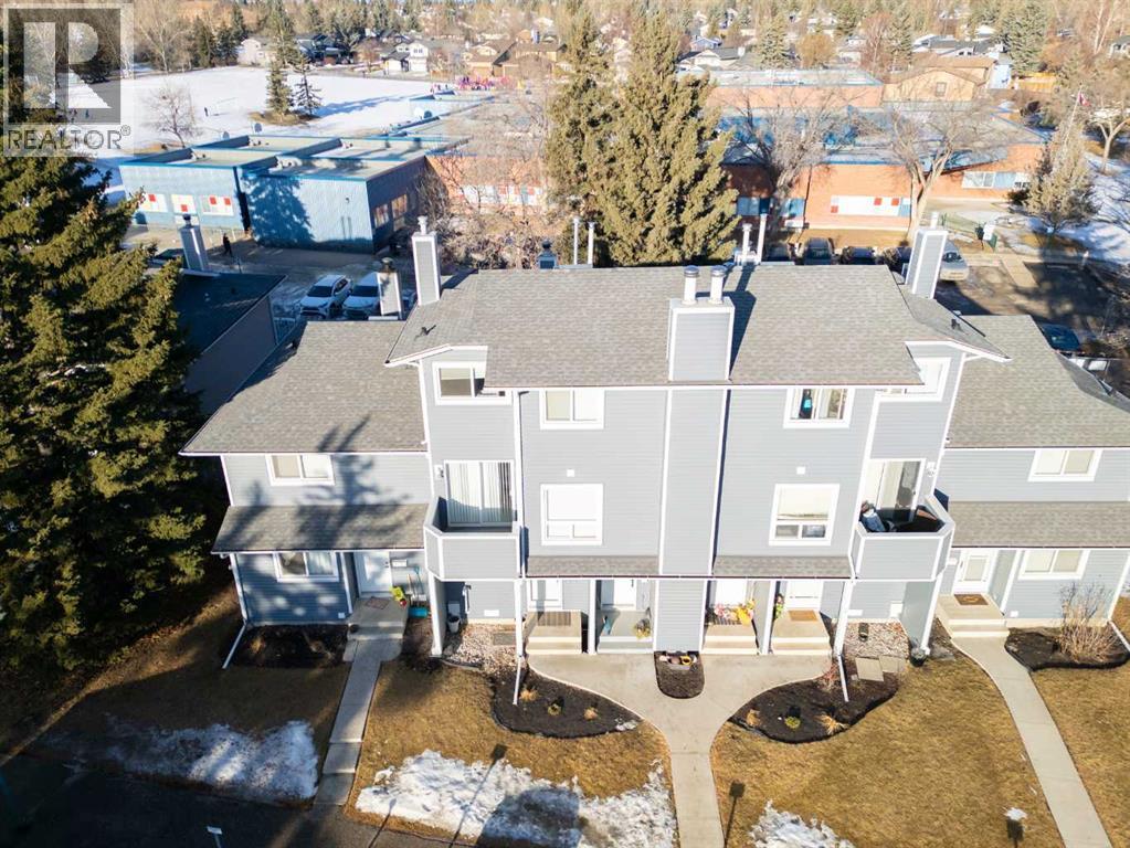 Row / Townhouse for Sale in 15, 200 Shawnessy Drive SW|Calgary, Alberta T2Y1G8