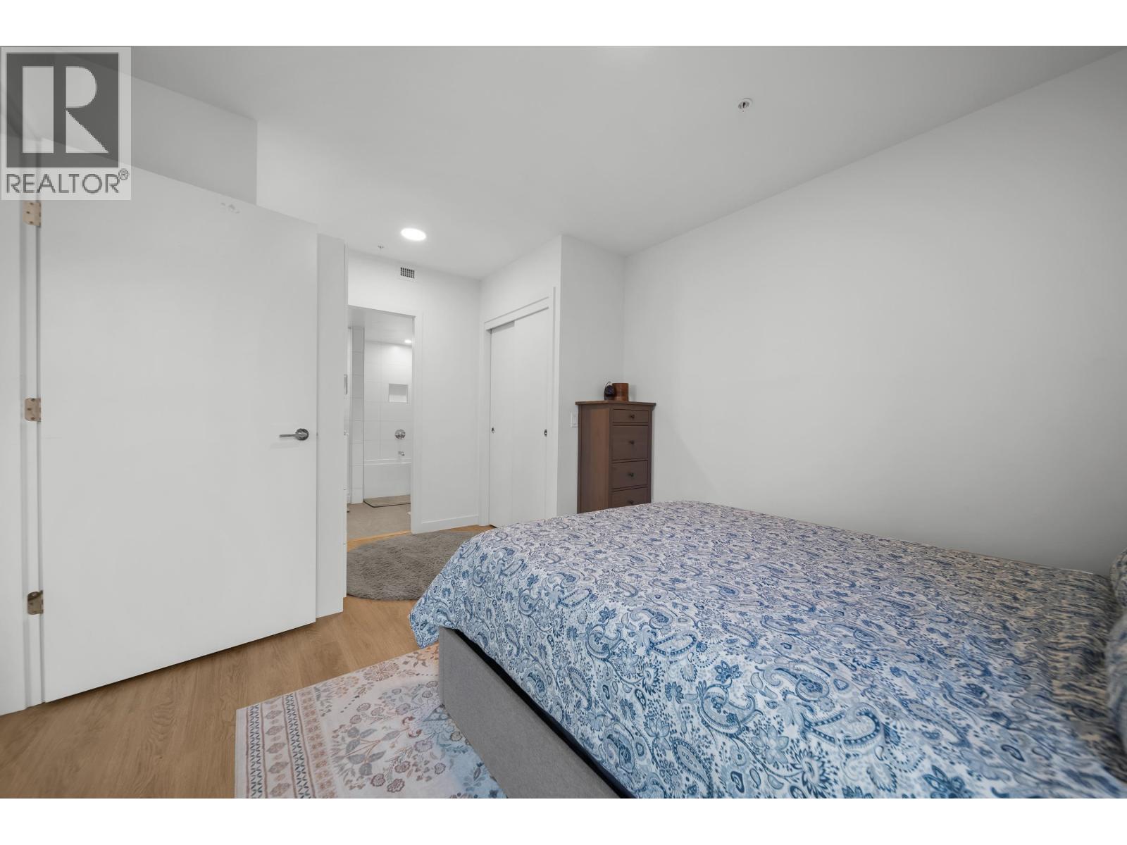 For sale: 305 9580 TOWER ROAD, Burnaby, British Columbia V5A0G5 ...