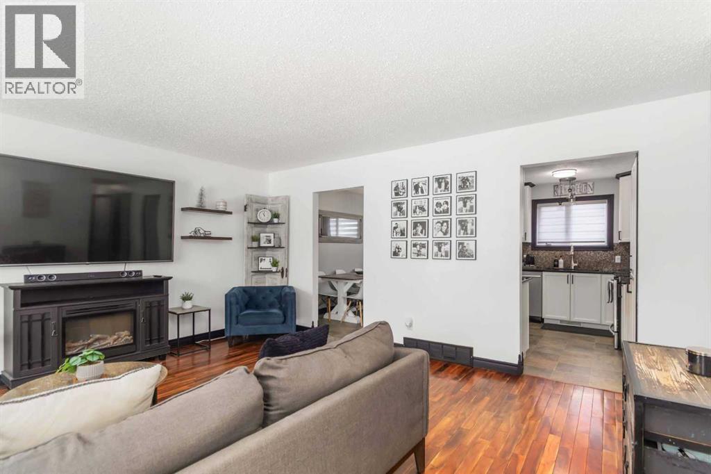 For sale: 334 Hillcrest Drive, Fort McMurray, Alberta T9H3X5 - A2299547 ...