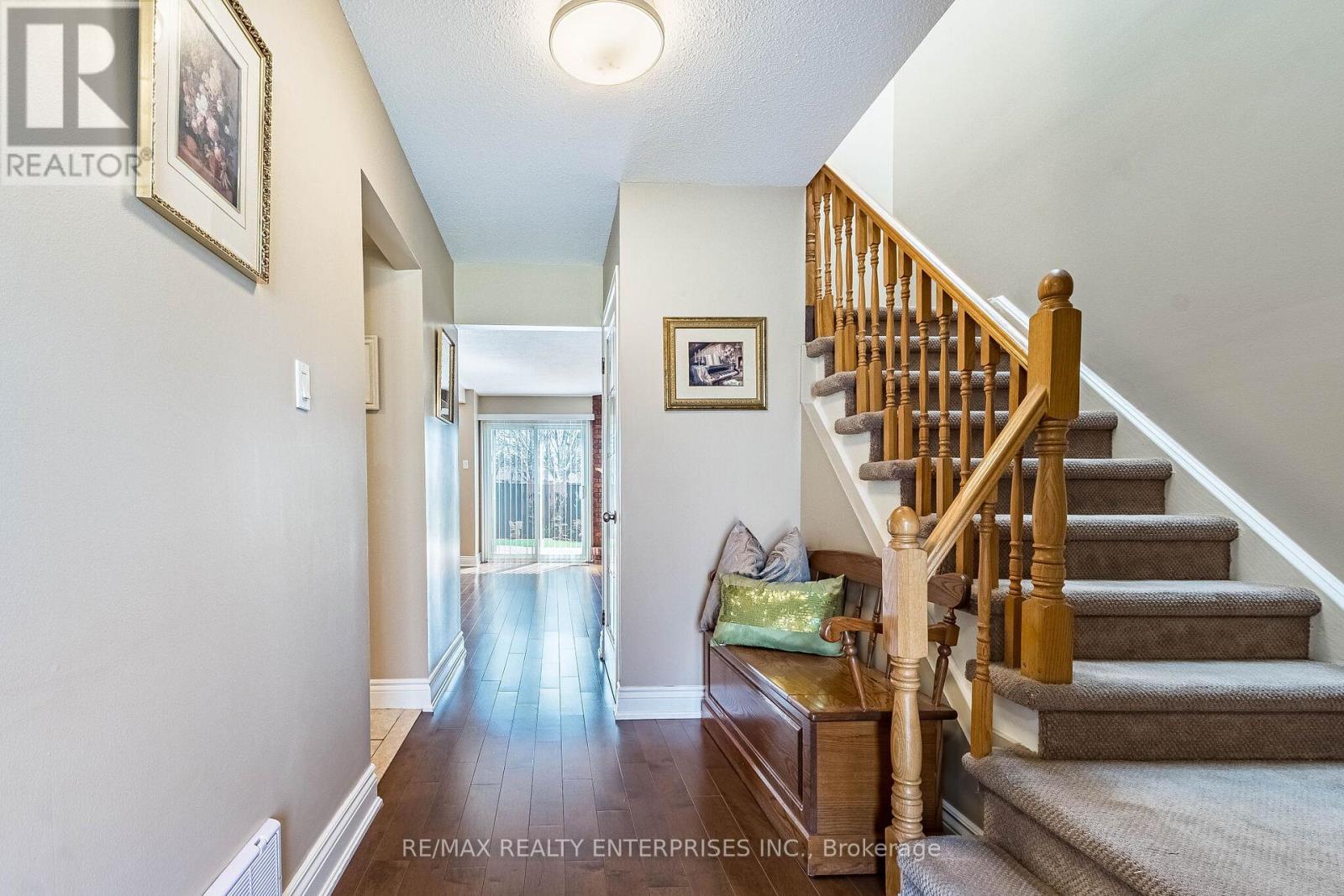 Row / Townhouse for Sale in 3016 RYMAL ROAD|Mississauga (Applewood), Ontario L4Y4B4 2