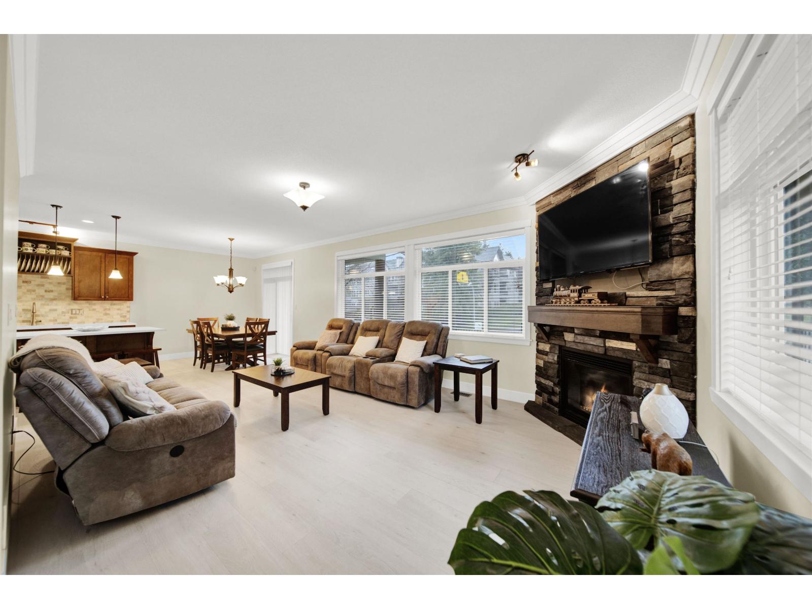 For sale: 3 34130 OLD YALE ROAD, Abbotsford, British Columbia V2S0E6 ...