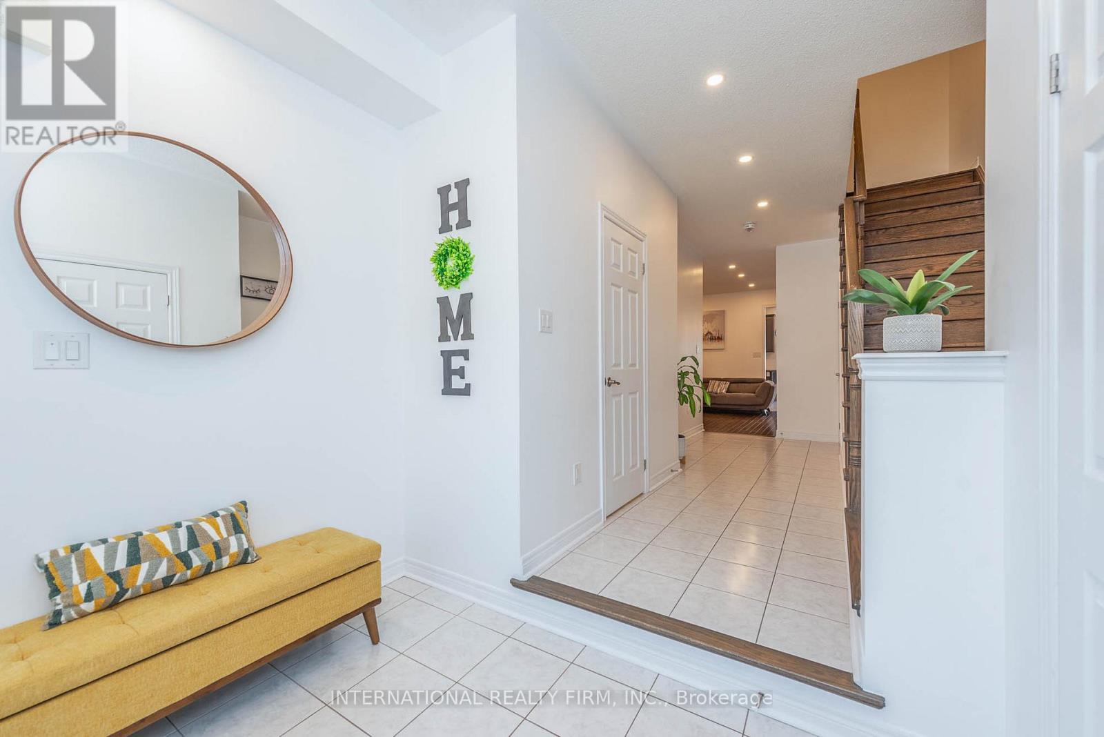 Row / Townhouse for Sale in 99 HUGUENOT ROAD|Oakville (GO Glenorchy), Ontario L6H0M3 4
