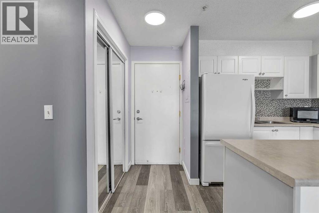 Apartment for Sale in 109, 1717 60 Street SE|Calgary, Alberta T2A7Y7 2