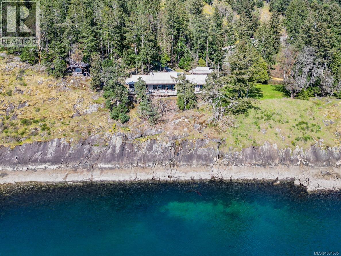 1369 Mackinnon Rd