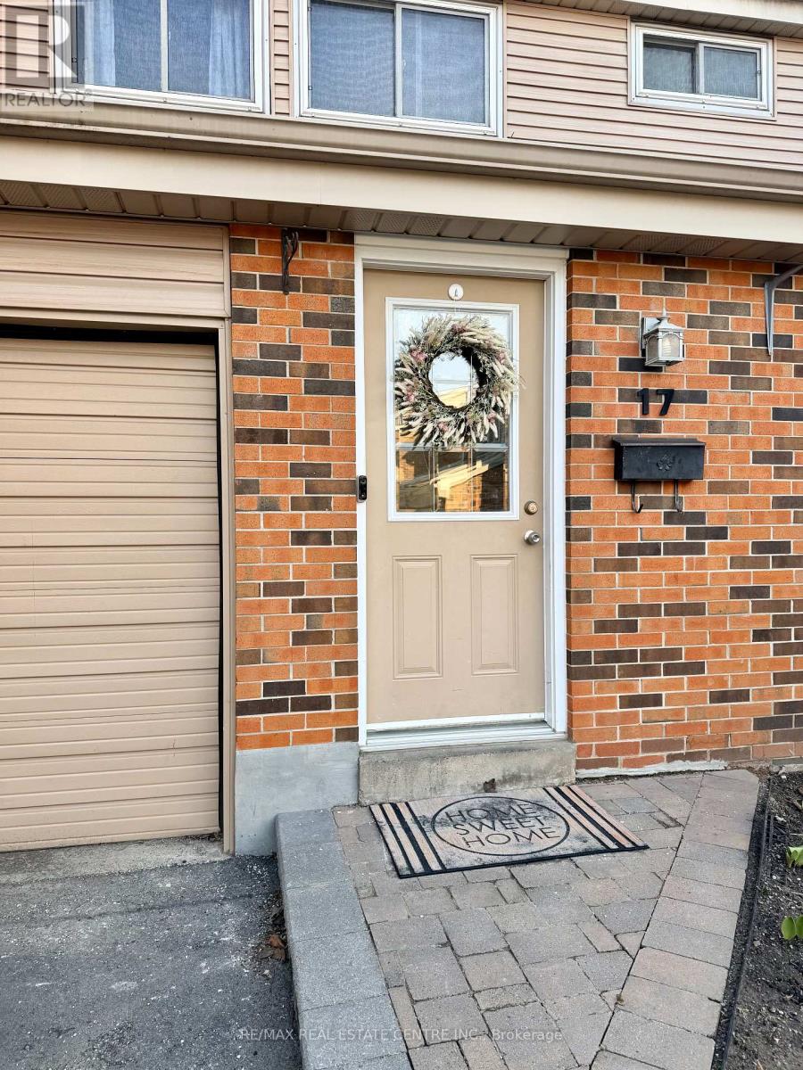 Row / Townhouse for Sale in 17 - 2755 WINDWOOD DRIVE|Mississauga (Meadowvale), Ontario L5N2C8 2