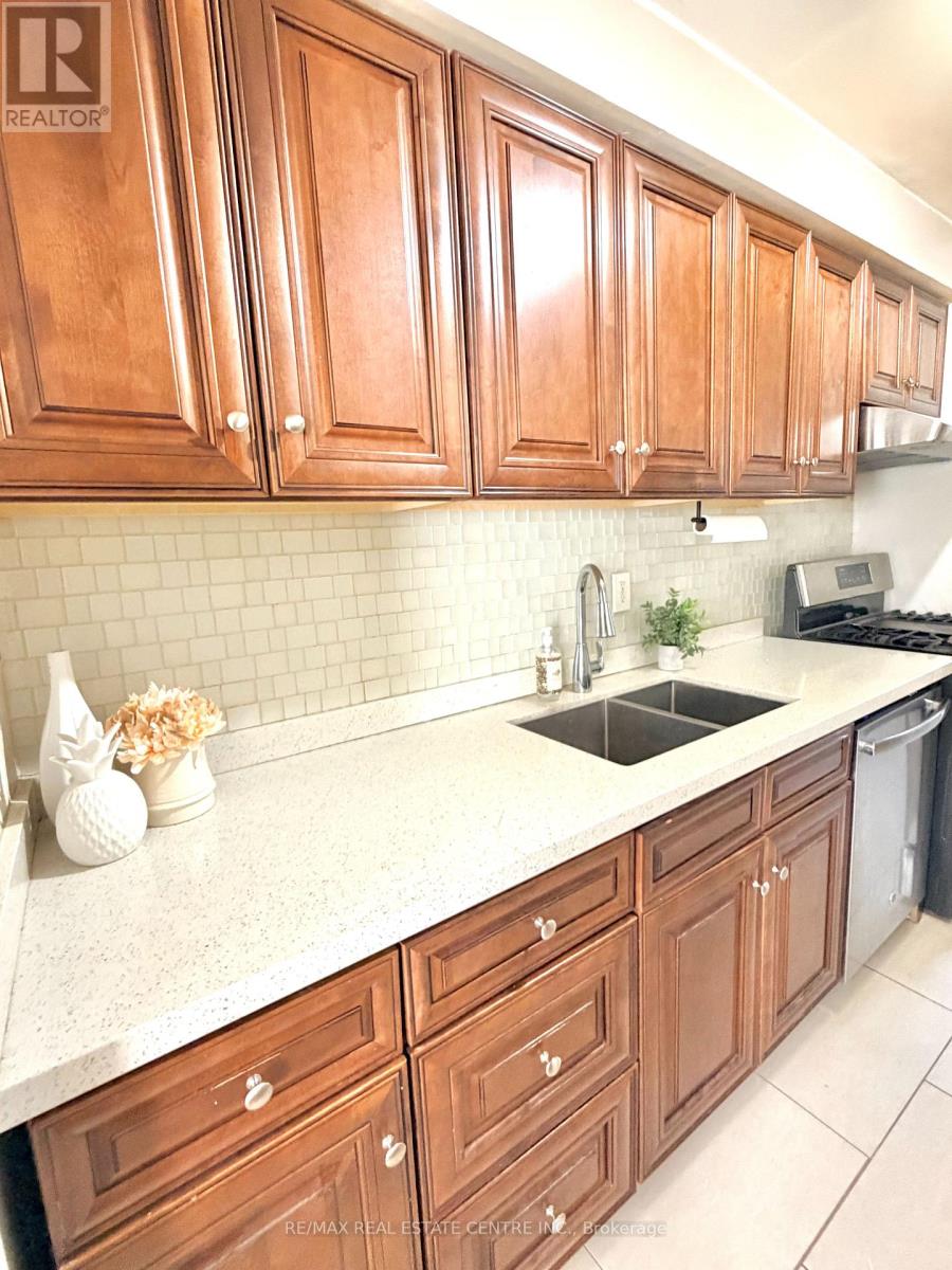 Row / Townhouse for Sale in 17 - 2755 WINDWOOD DRIVE|Mississauga (Meadowvale), Ontario L5N2C8