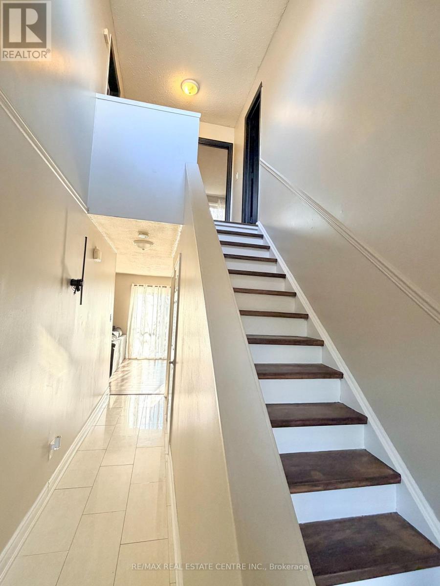 Row / Townhouse for Sale in 17 - 2755 WINDWOOD DRIVE|Mississauga (Meadowvale), Ontario L5N2C8 5