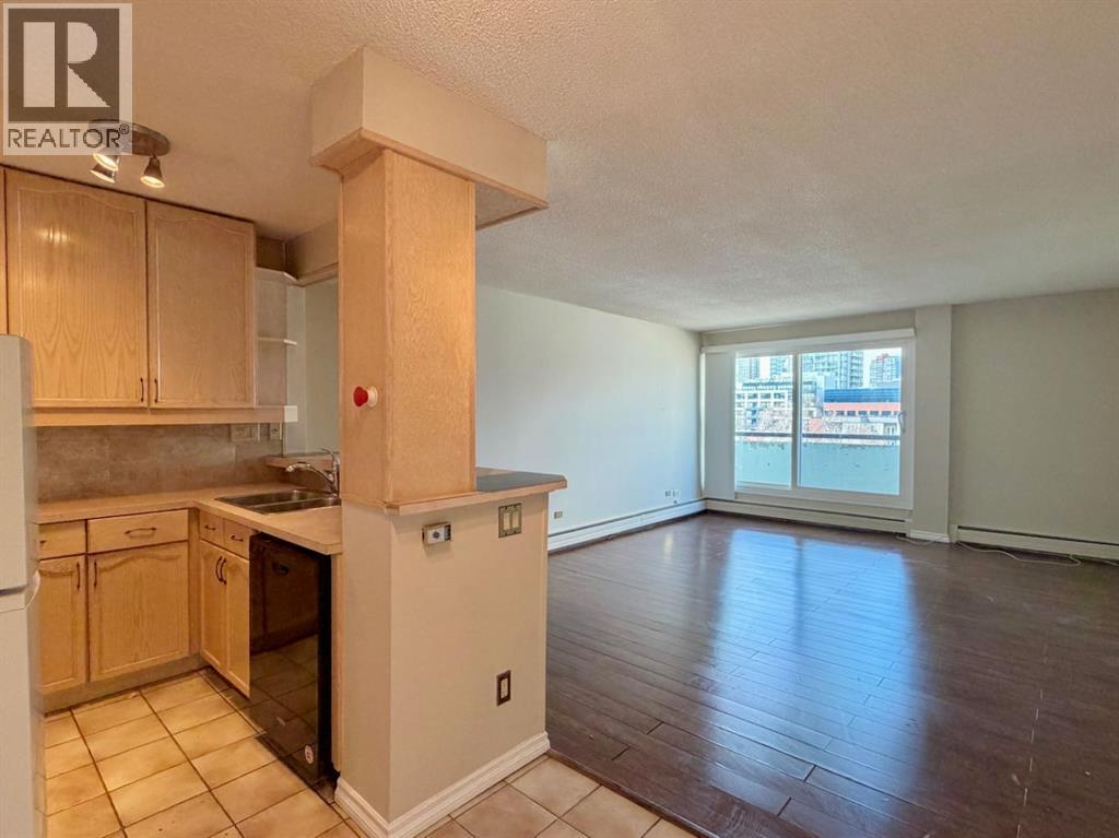 Apartment for Sale in 501, 903 19 Avenue SW|Calgary, Alberta T2T0H8 2