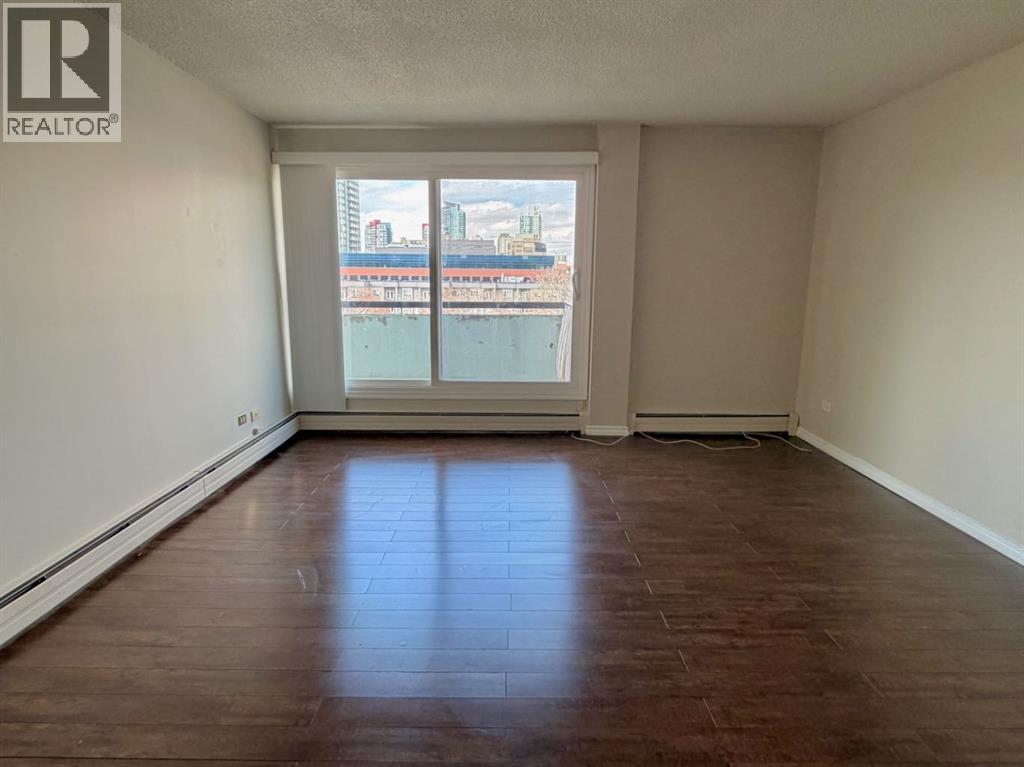 Apartment for Sale in 501, 903 19 Avenue SW|Calgary, Alberta T2T0H8 4