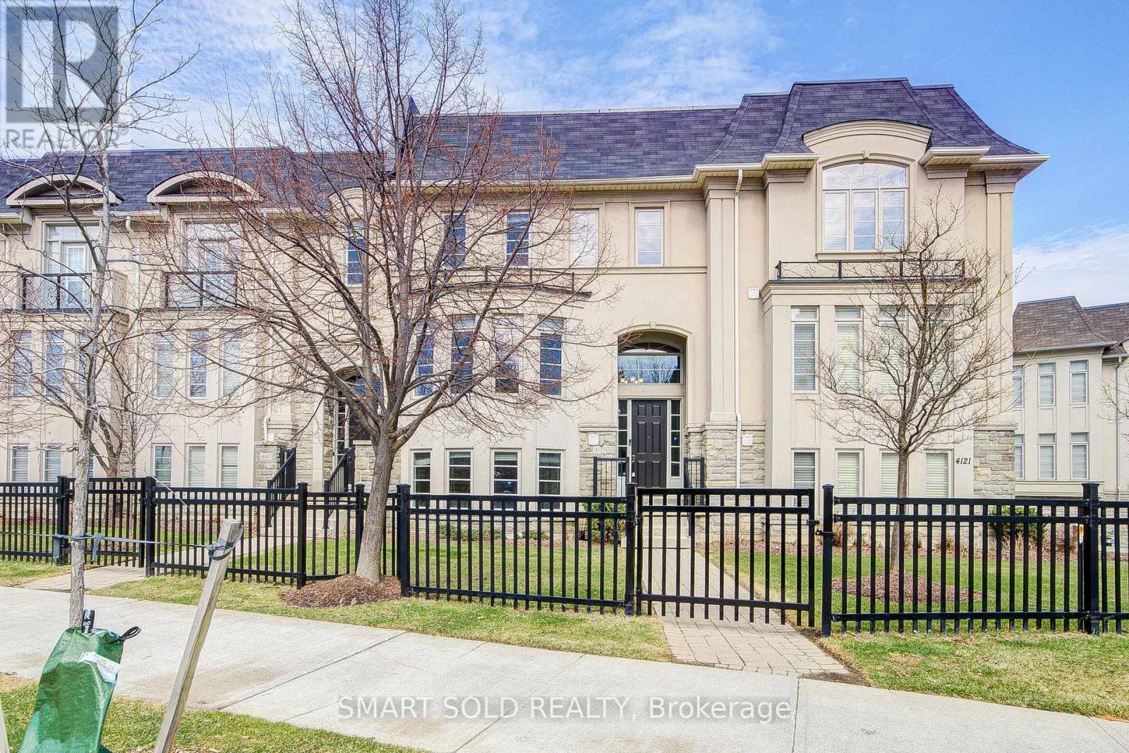 Row / Townhouse for Sale in 4123 SHIPP DRIVE|Mississauga (City Centre), Ontario L4Z0A7 2