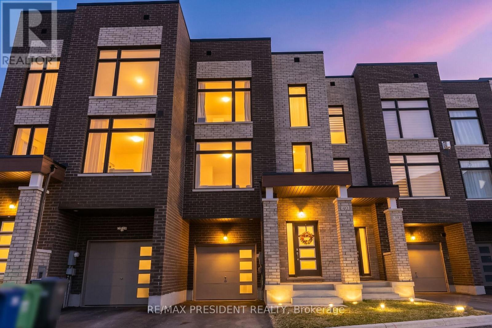 Row / Townhouse for Sale in 40 QUEENPOST DRIVE|Brampton (Credit Valley), Ontario L6Y6L2