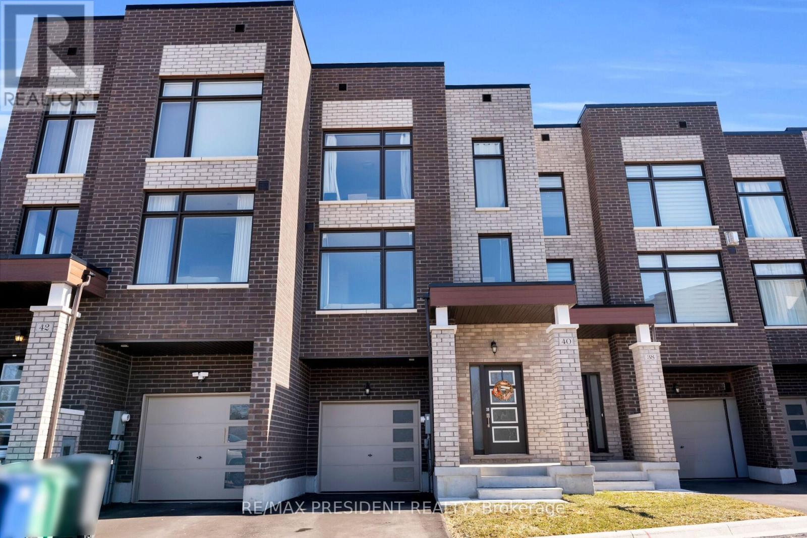 Row / Townhouse for Sale in 40 QUEENPOST DRIVE|Brampton (Credit Valley), Ontario L6Y6L2 2