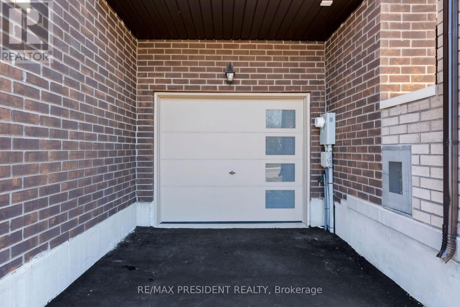 Row / Townhouse for Sale in 40 QUEENPOST DRIVE|Brampton (Credit Valley), Ontario L6Y6L2 5