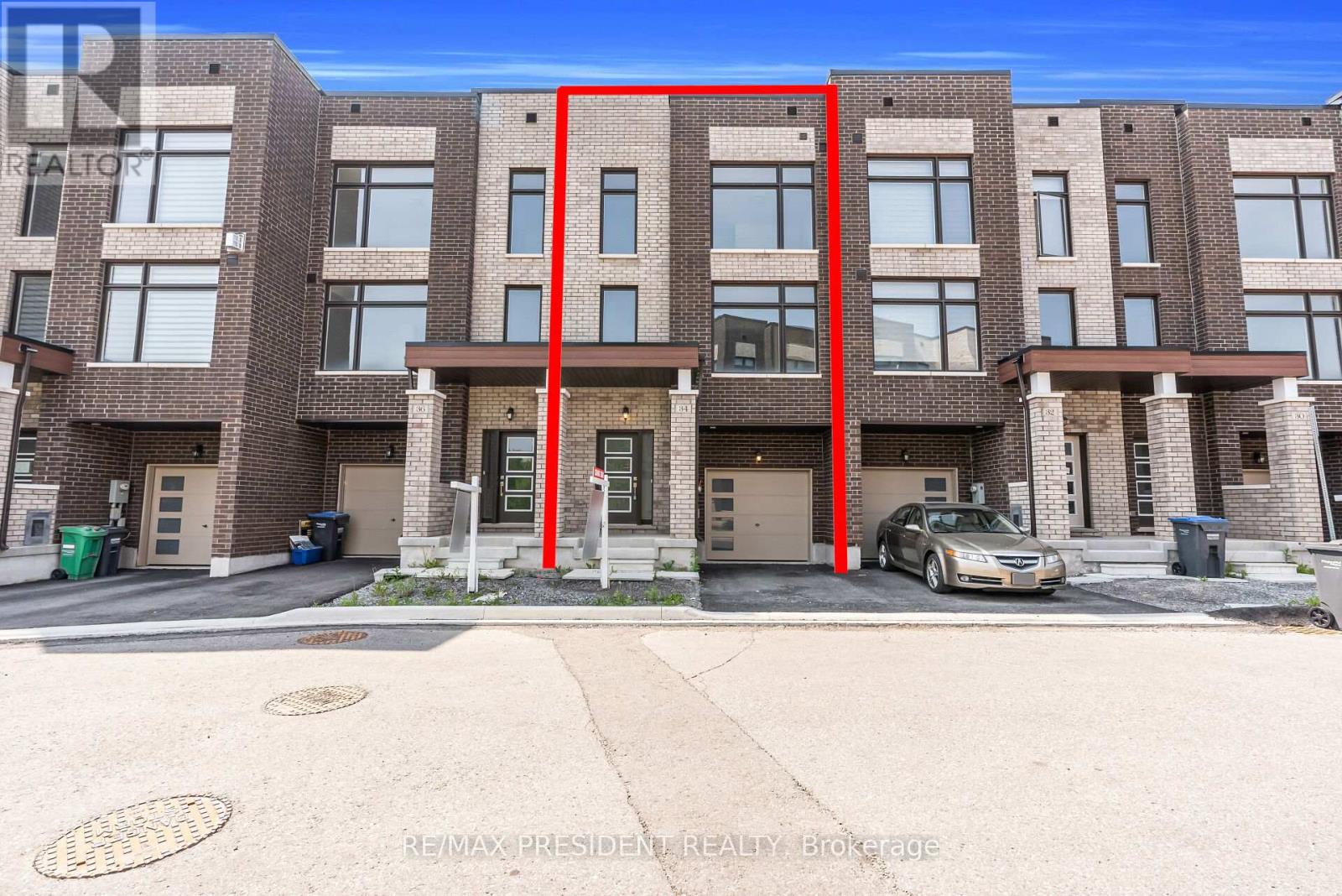 Row / Townhouse for Sale in 34 QUEENPOST DRIVE E|Brampton (Credit Valley), Ontario L6Y6L2 2