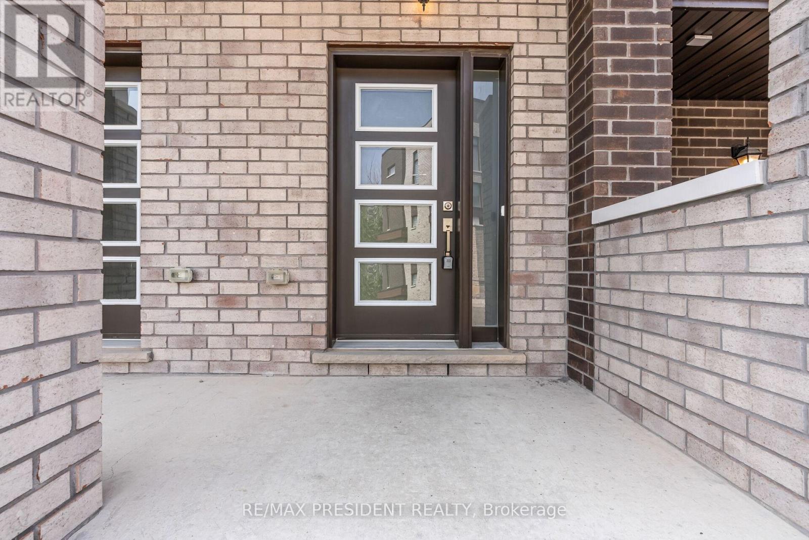 Row / Townhouse for Sale in 34 QUEENPOST DRIVE E|Brampton (Credit Valley), Ontario L6Y6L2 5