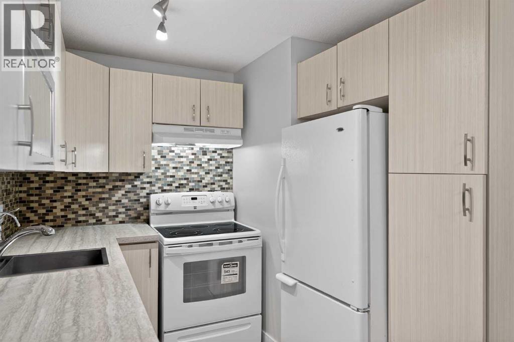 Row / Townhouse for Sale in 2, 713 Mcdougall Road NE|Calgary, Alberta T2E4Z9 4