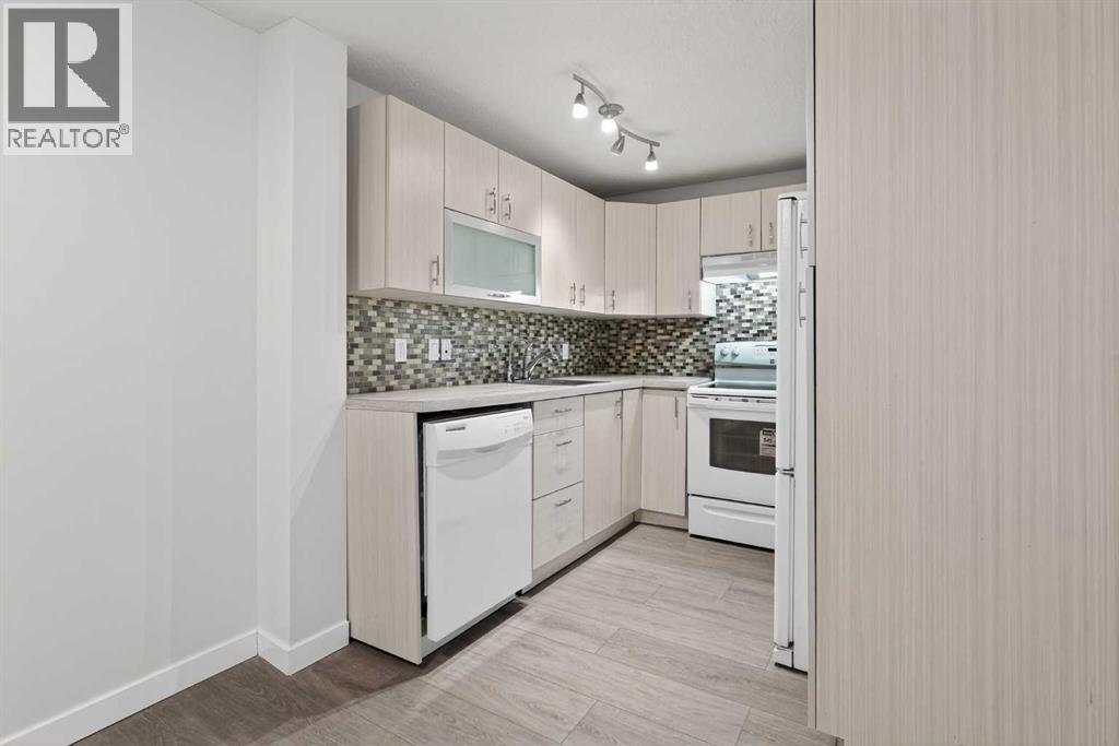 Row / Townhouse for Sale in 2, 713 Mcdougall Road NE|Calgary, Alberta T2E4Z9 5