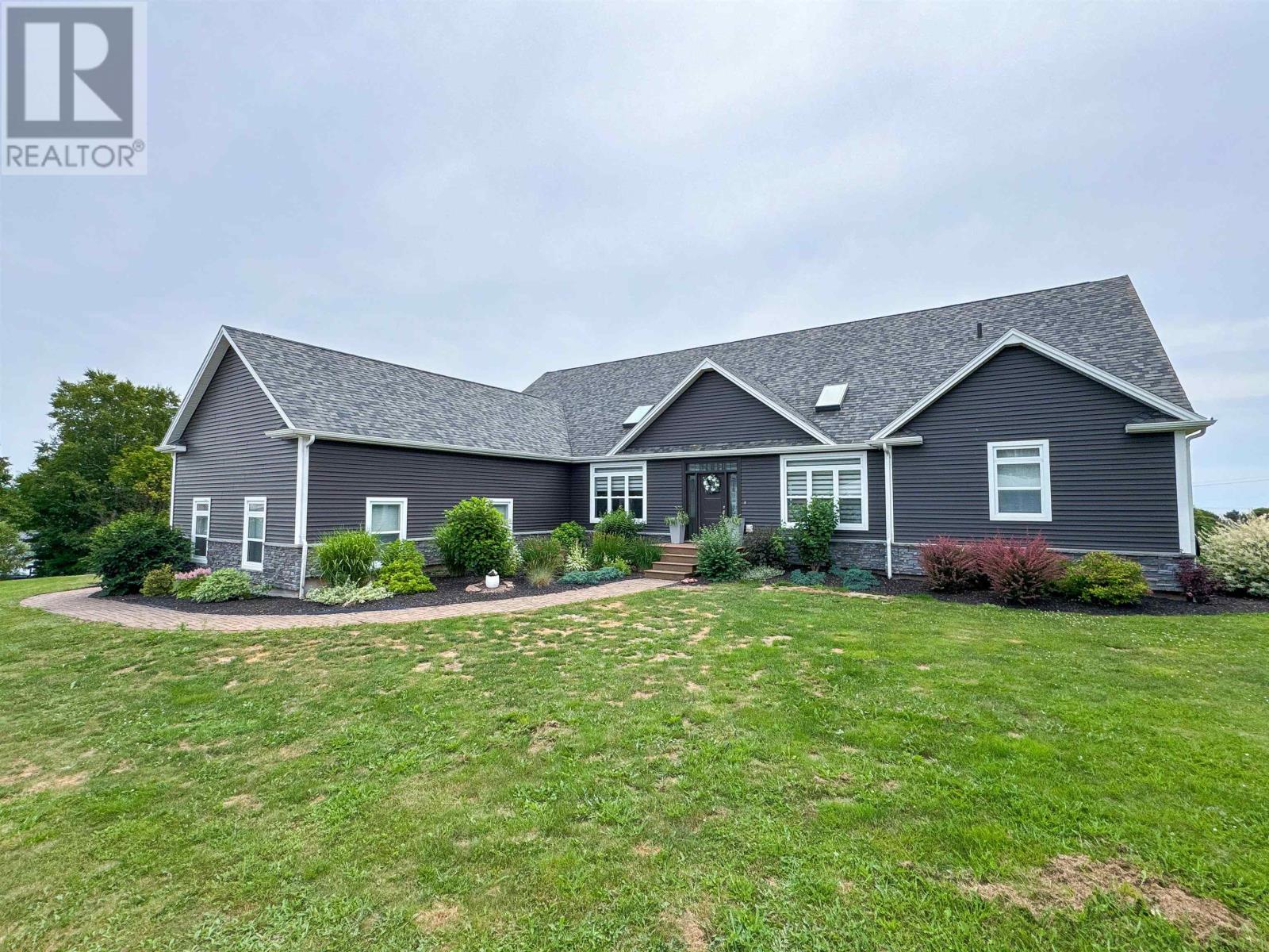 For sale: 23 Paget & Keppoch Lot Crescent, Stratford, Prince