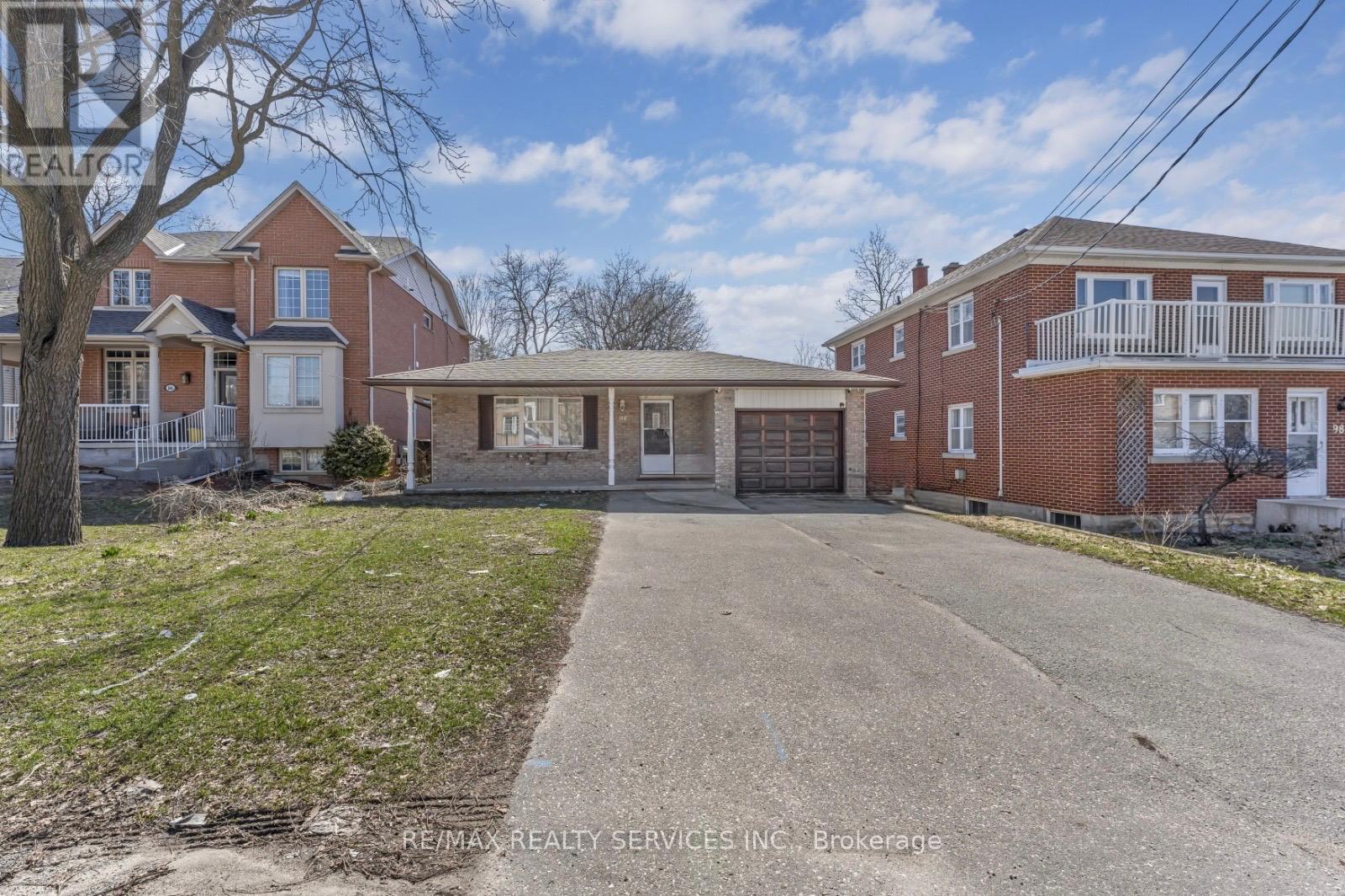 94 GAGE AVENUE, Kitchener, Ontario N2G2E2
