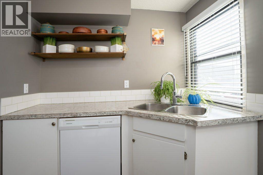 Apartment for Sale in 201, 630 57 Avenue SW|Calgary, Alberta T2V0H4 5