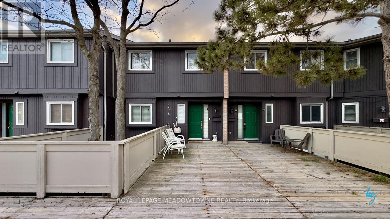 Row / Townhouse for Sale in 14 - 6855 GLEN ERIN DRIVE|Mississauga (Meadowvale), Ontario L5N1P6 2