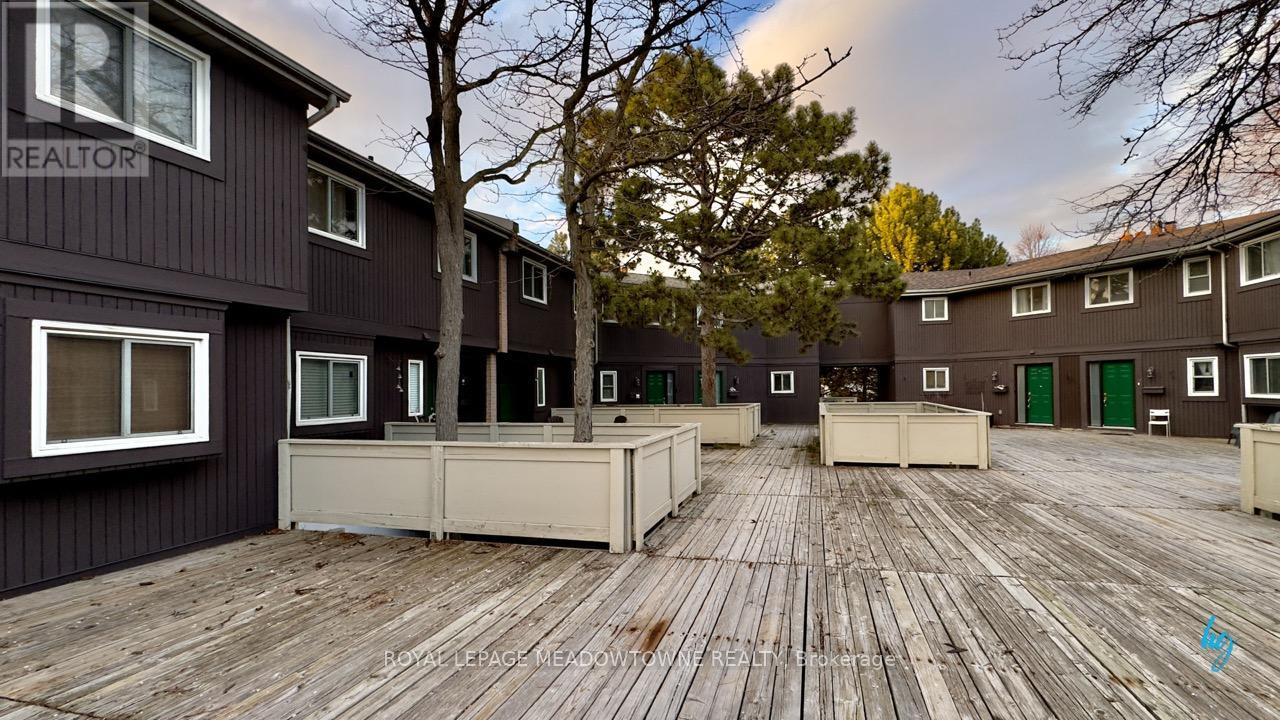 Row / Townhouse for Sale in 14 - 6855 GLEN ERIN DRIVE|Mississauga (Meadowvale), Ontario L5N1P6 3