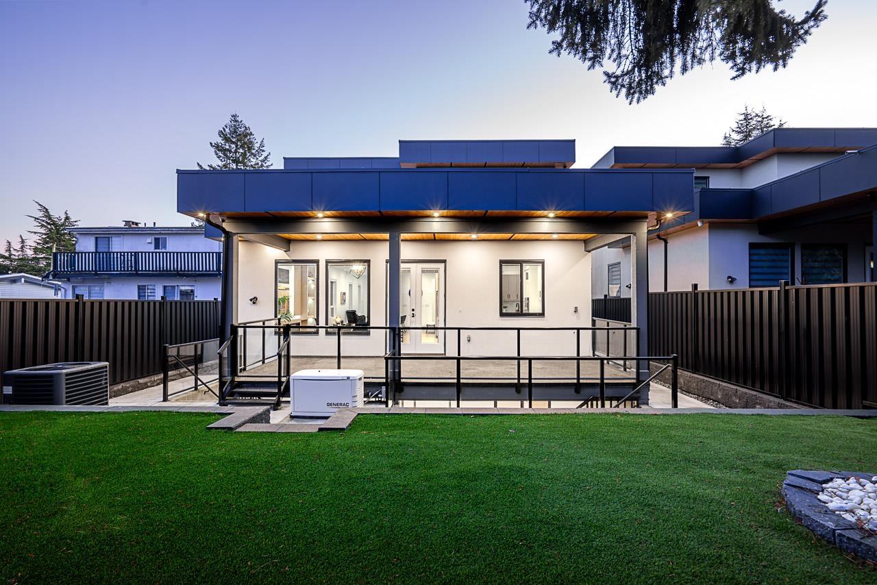 For sale: 15569 OXENHAM AVENUE, White Rock, British Columbia