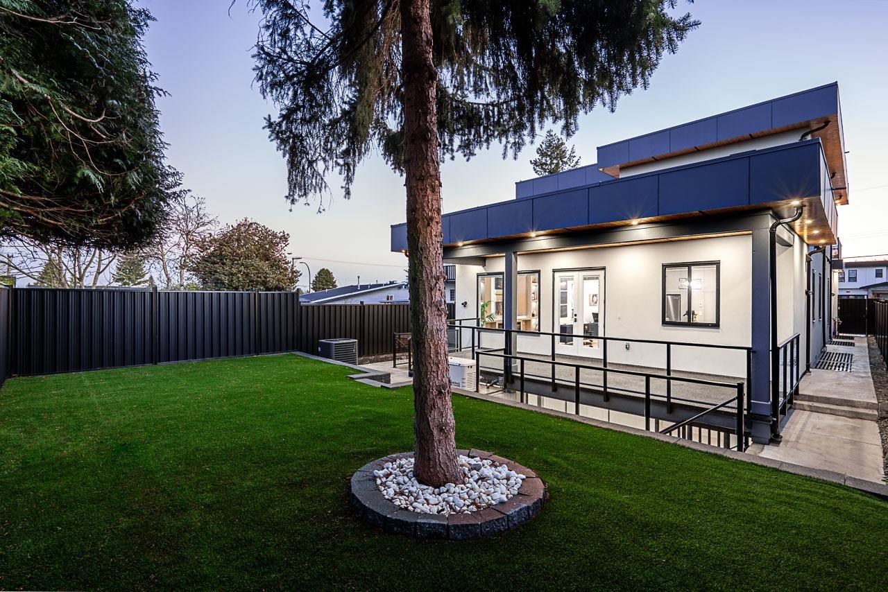 For sale: 15569 OXENHAM AVENUE, White Rock, British Columbia