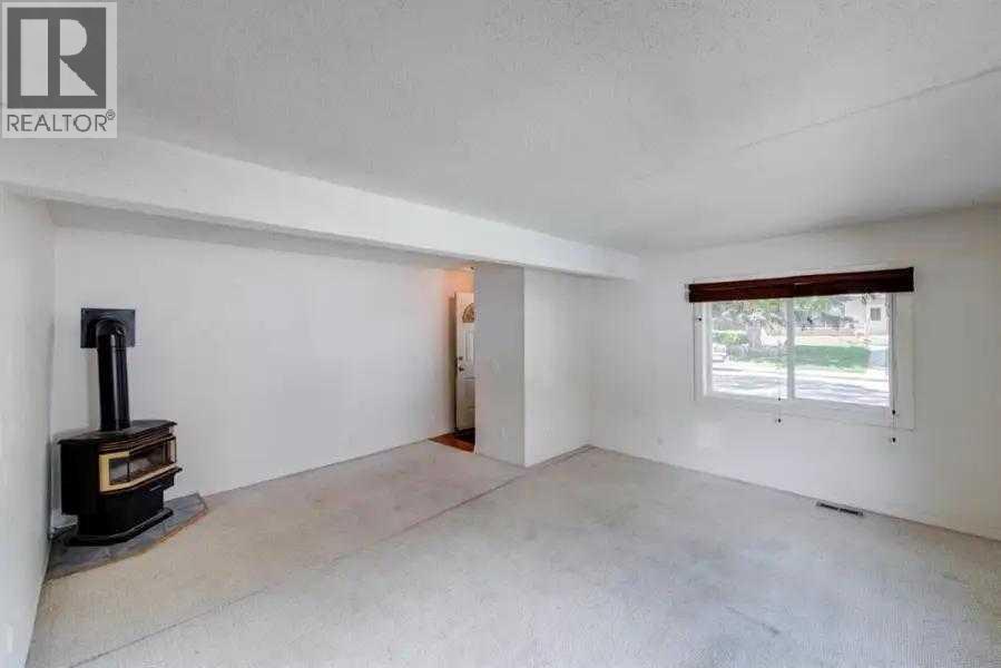 House for Sale in 6622 18A Street SE|Calgary, Alberta T2C0N5 5