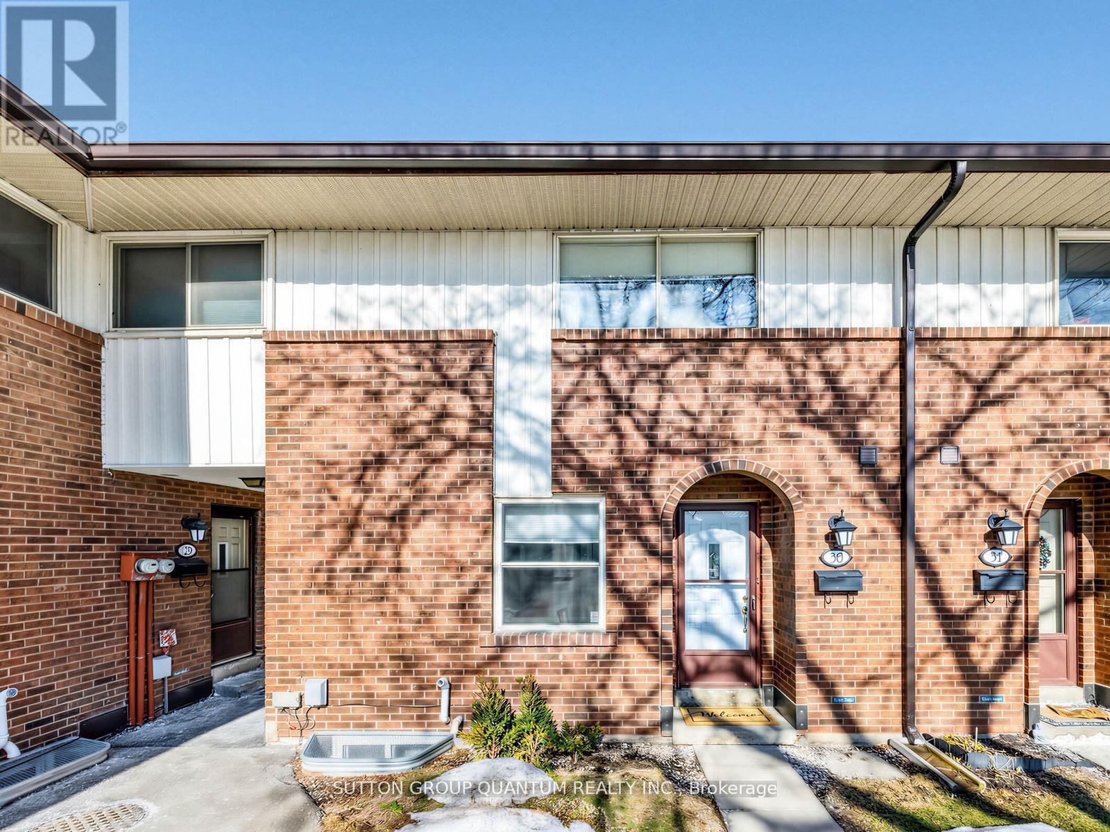 Row / Townhouse for Sale in 30 - 3665 FLAMEWOOD DRIVE|Mississauga (Applewood), Ontario L4Y3P5 2