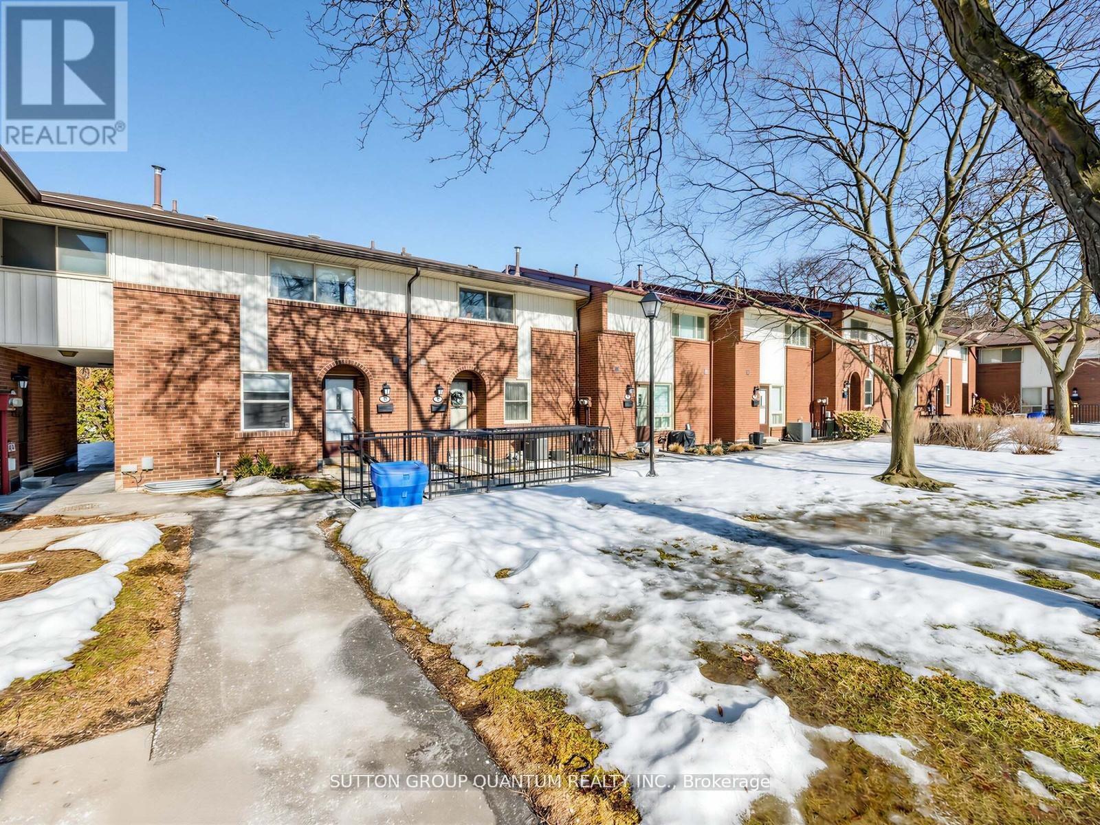 Row / Townhouse for Sale in 30 - 3665 FLAMEWOOD DRIVE|Mississauga (Applewood), Ontario L4Y3P5 4