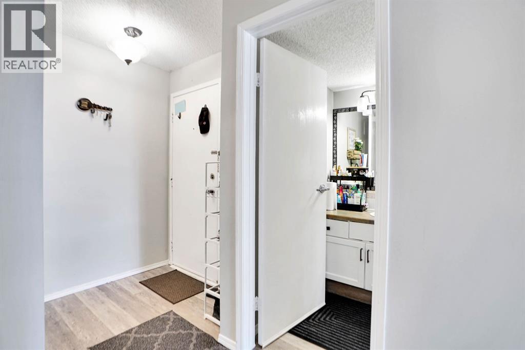 Apartment for Sale in 109, 110 20 Avenue NE|Calgary, Alberta T2E1P7 2