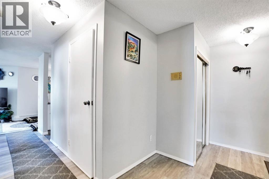 Apartment for Sale in 109, 110 20 Avenue NE|Calgary, Alberta T2E1P7 3