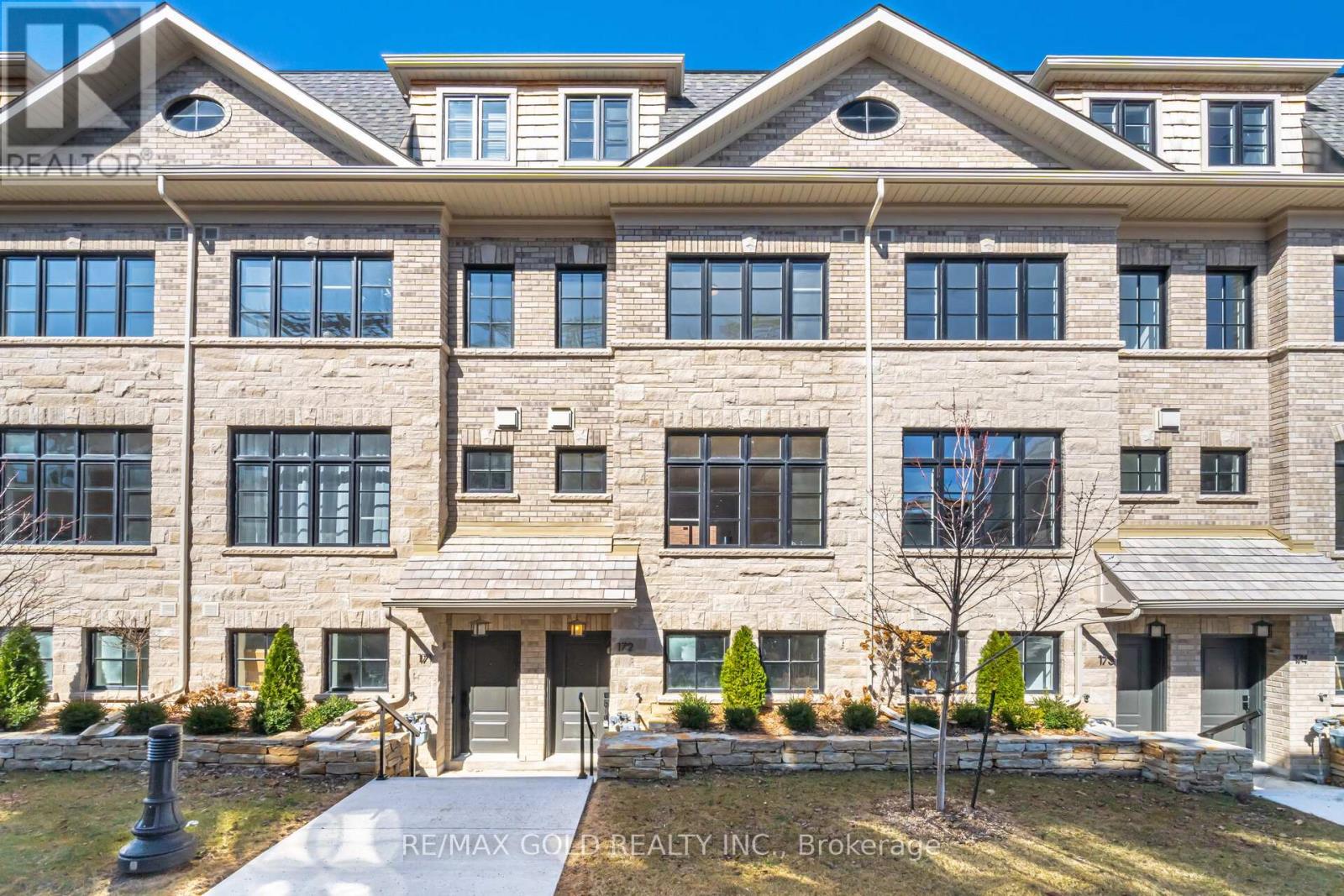 Row / Townhouse for Sale in 172 - 56 LUNAR CRESCENT|Mississauga (Streetsville), Ontario L5M2R4 2