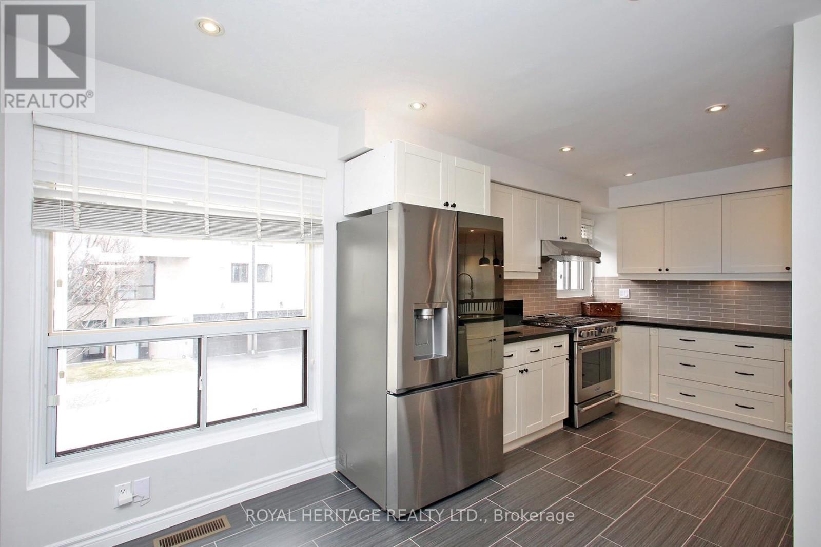 Row / Townhouse for Sale in 6 - 24 REID DRIVE|Mississauga (Streetsville), Ontario L5M2A6 4