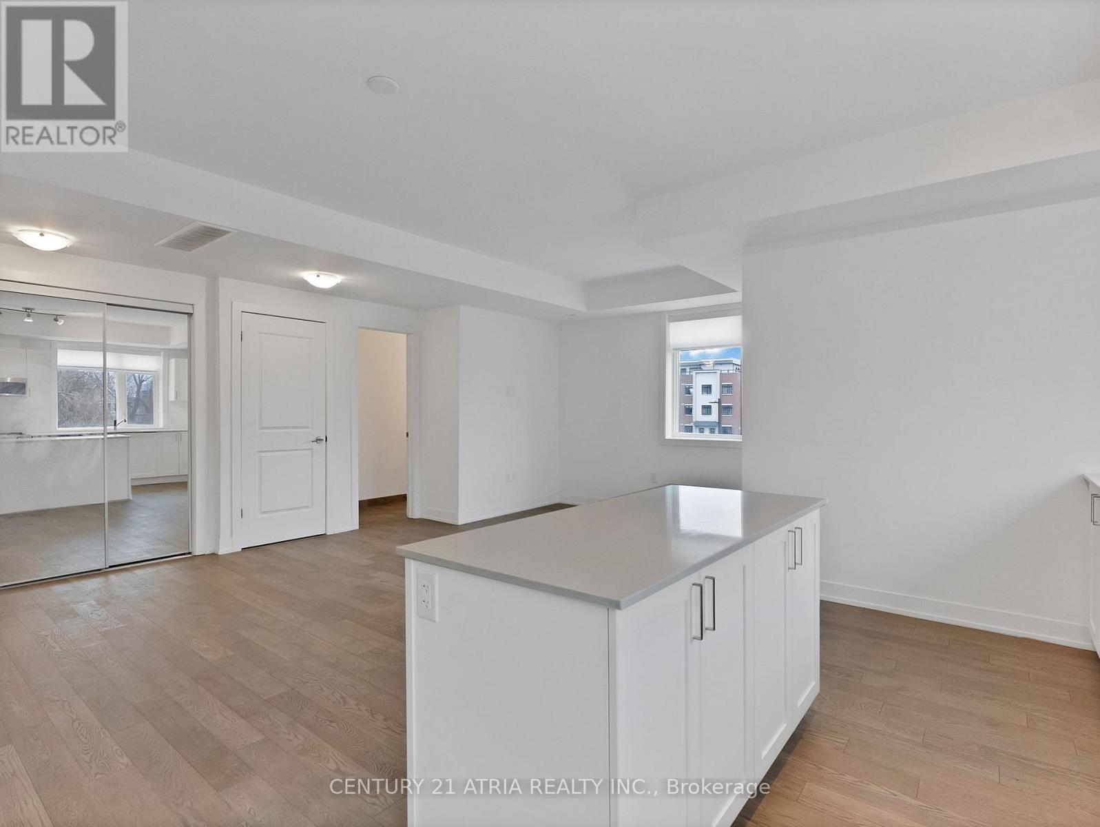 Row / Townhouse for Sale in 212 - 1085 DOUGLAS MCCURDY COMMON|Mississauga (Lakeview), Ontario L5G0C6 5