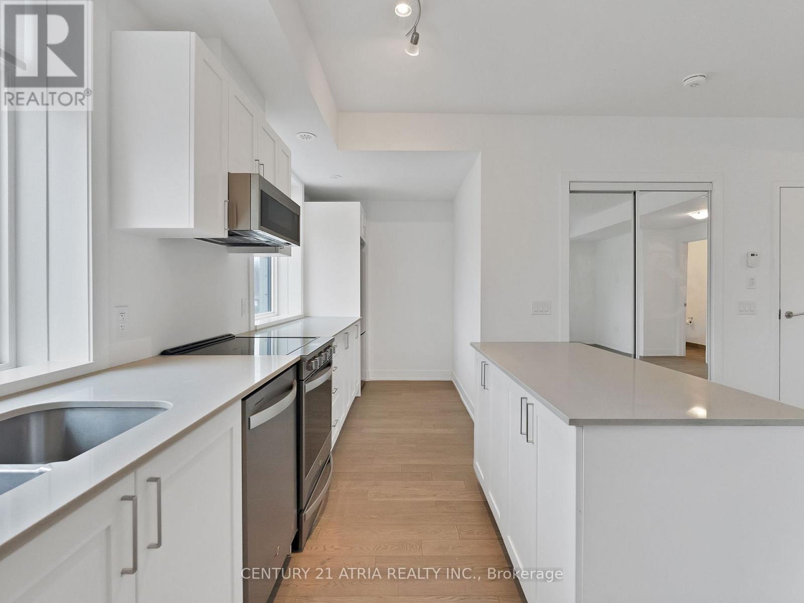 Row / Townhouse for Sale in 212 - 1085 DOUGLAS MCCURDY COMMON|Mississauga (Lakeview), Ontario L5G0C6 3