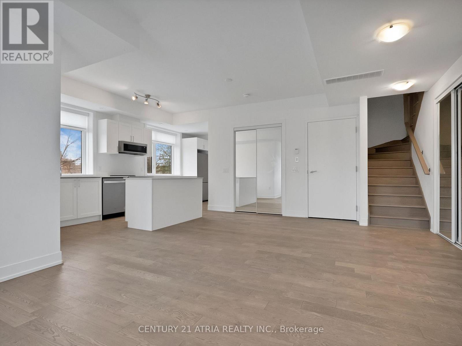 Row / Townhouse for Sale in 212 - 1085 DOUGLAS MCCURDY COMMON|Mississauga (Lakeview), Ontario L5G0C6 2