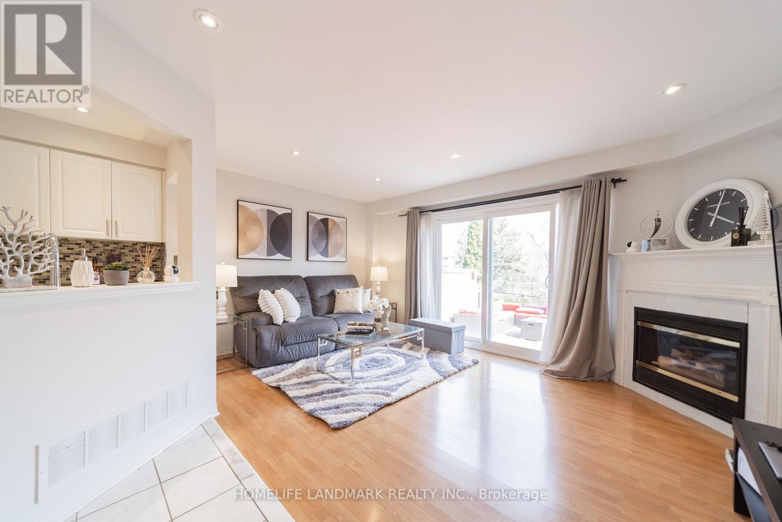 Row / Townhouse for Sale in 56 - 5420 FALLINGBROOK DRIVE|Mississauga (East Credit), Ontario L5V2H6 5