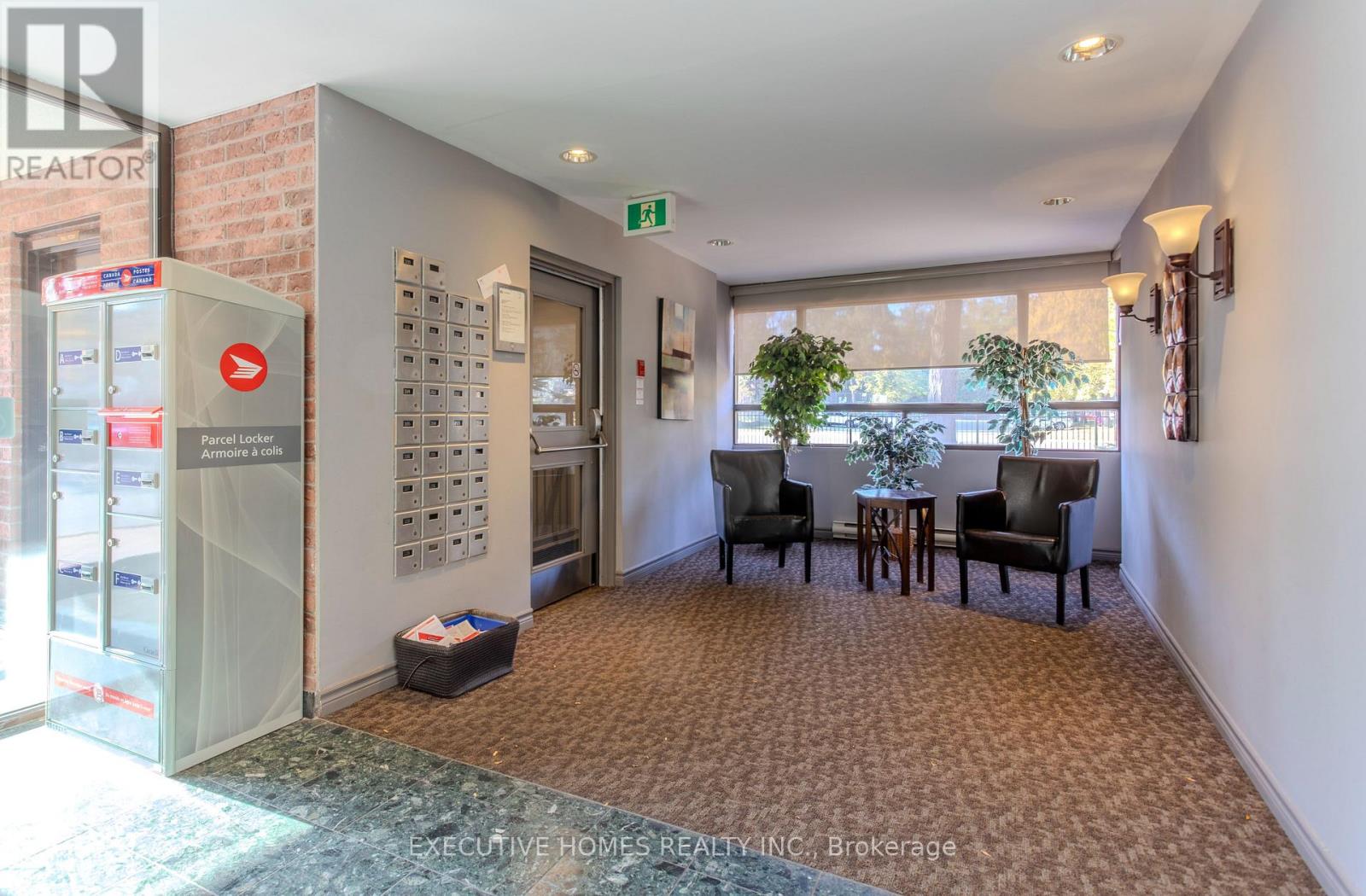 Row / Townhouse for Sale in 102 - 1275 CORNERBROOK PLACE|Mississauga (Erindale), Ontario L5C3J3 5