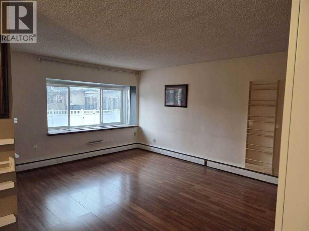 Apartment for Sale in 221, 8235 Elbow Drive SW|Calgary, Alberta T2V1K6 4