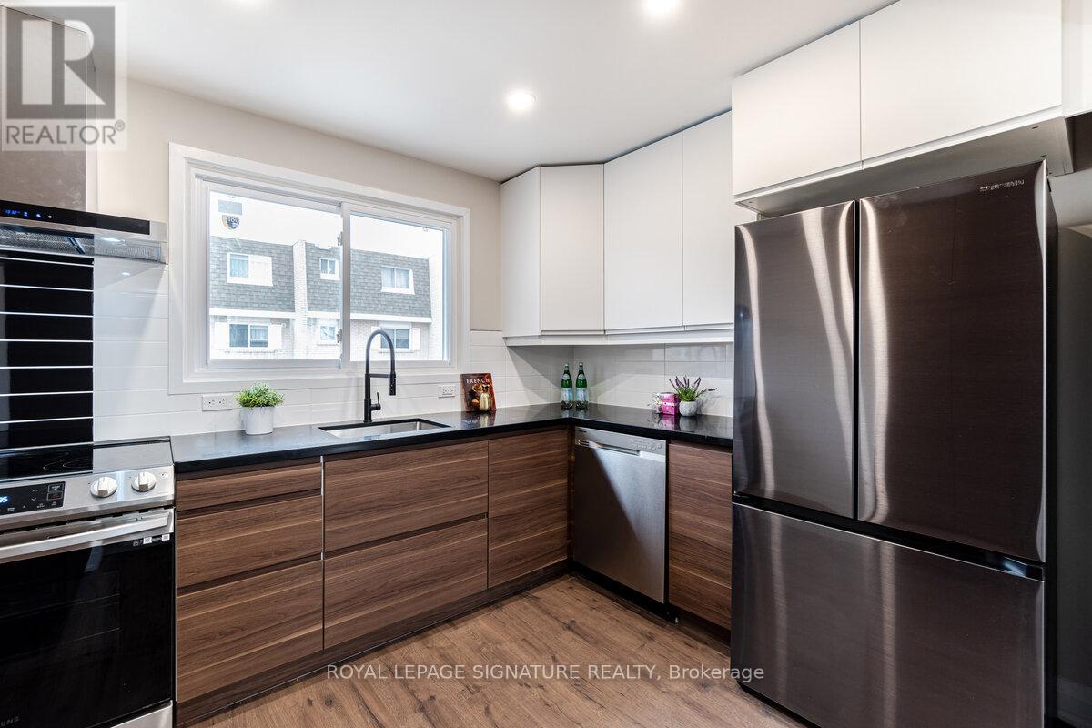 Row / Townhouse for Sale in 38A - 830 WESTLOCK ROAD|Mississauga (Erindale), Ontario L5C1K6